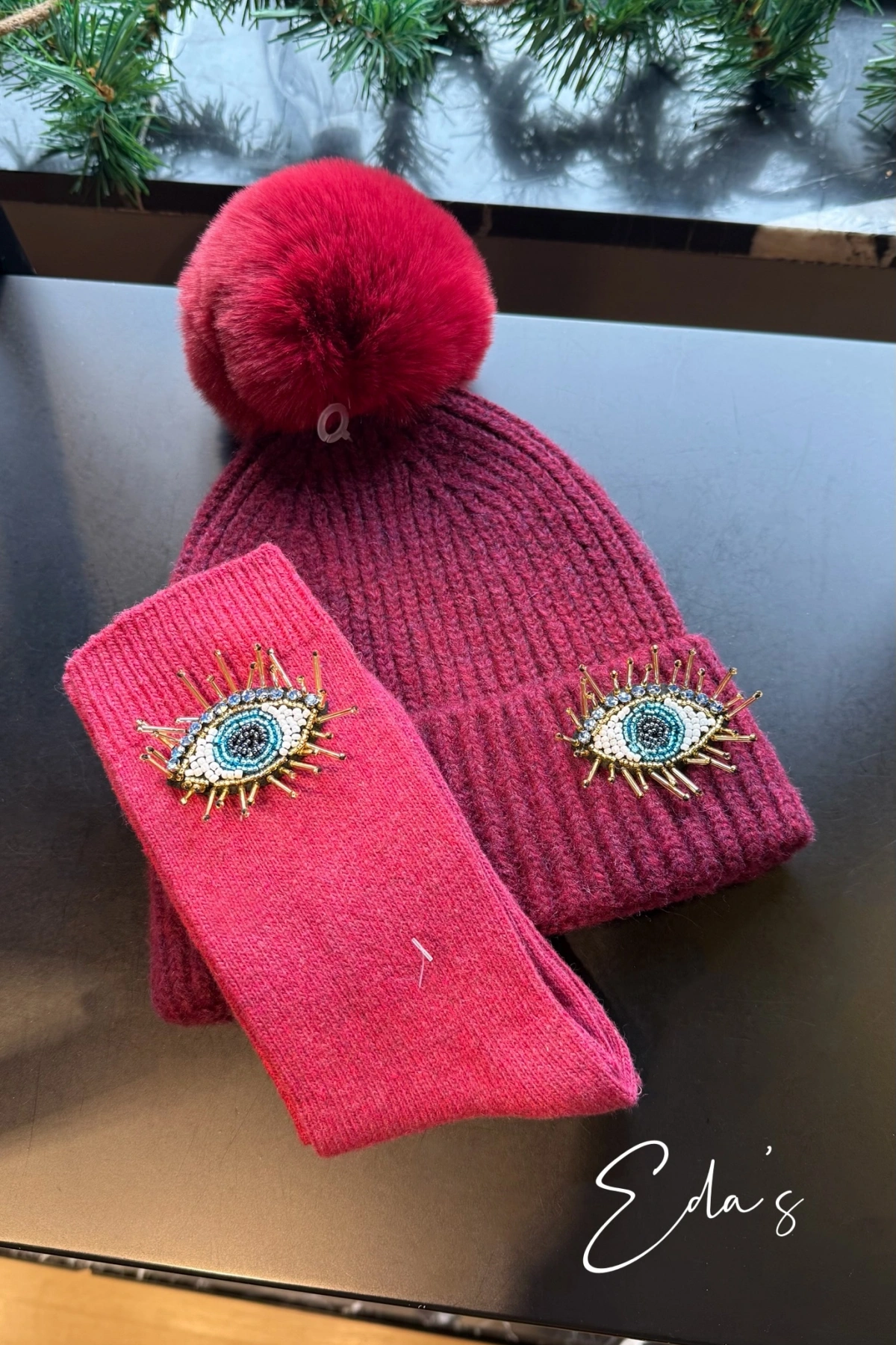 Bordo Kirpik Göz İşlemeli Bere & Yün Çorap Kombin