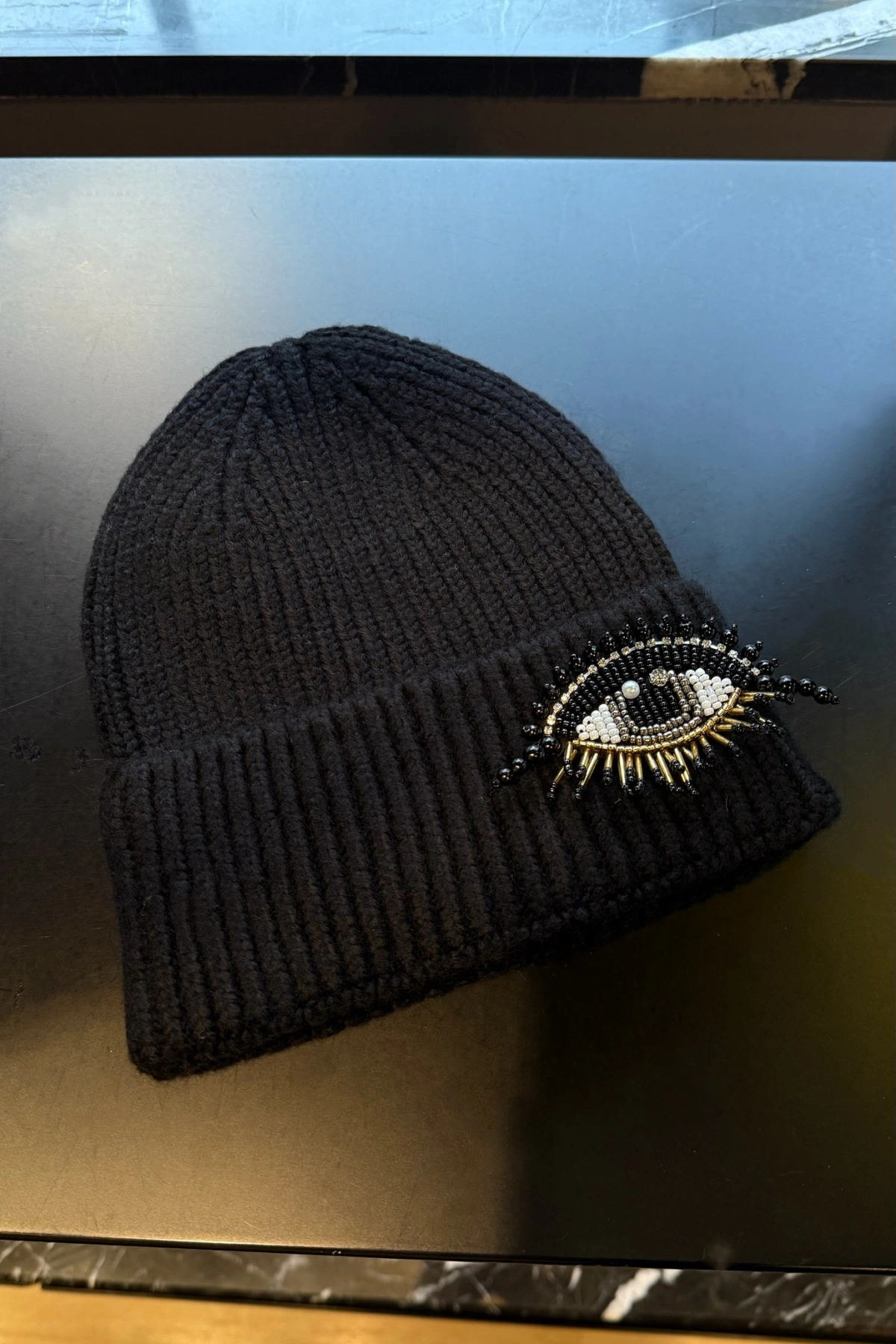 Kirpikli Siyah Boncuklu Göz İşlemeli Siyah Bere