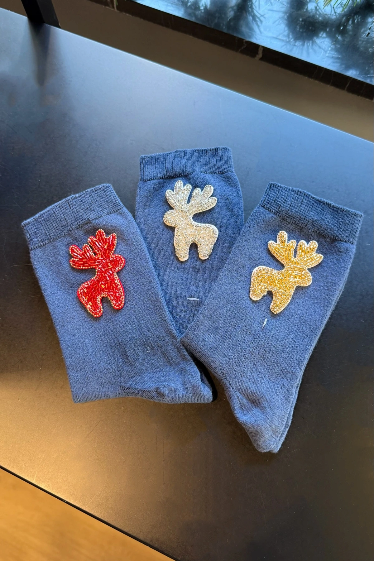 Koyu Mavi Boncuklu Geyik İşlemeli Cotton Çorap