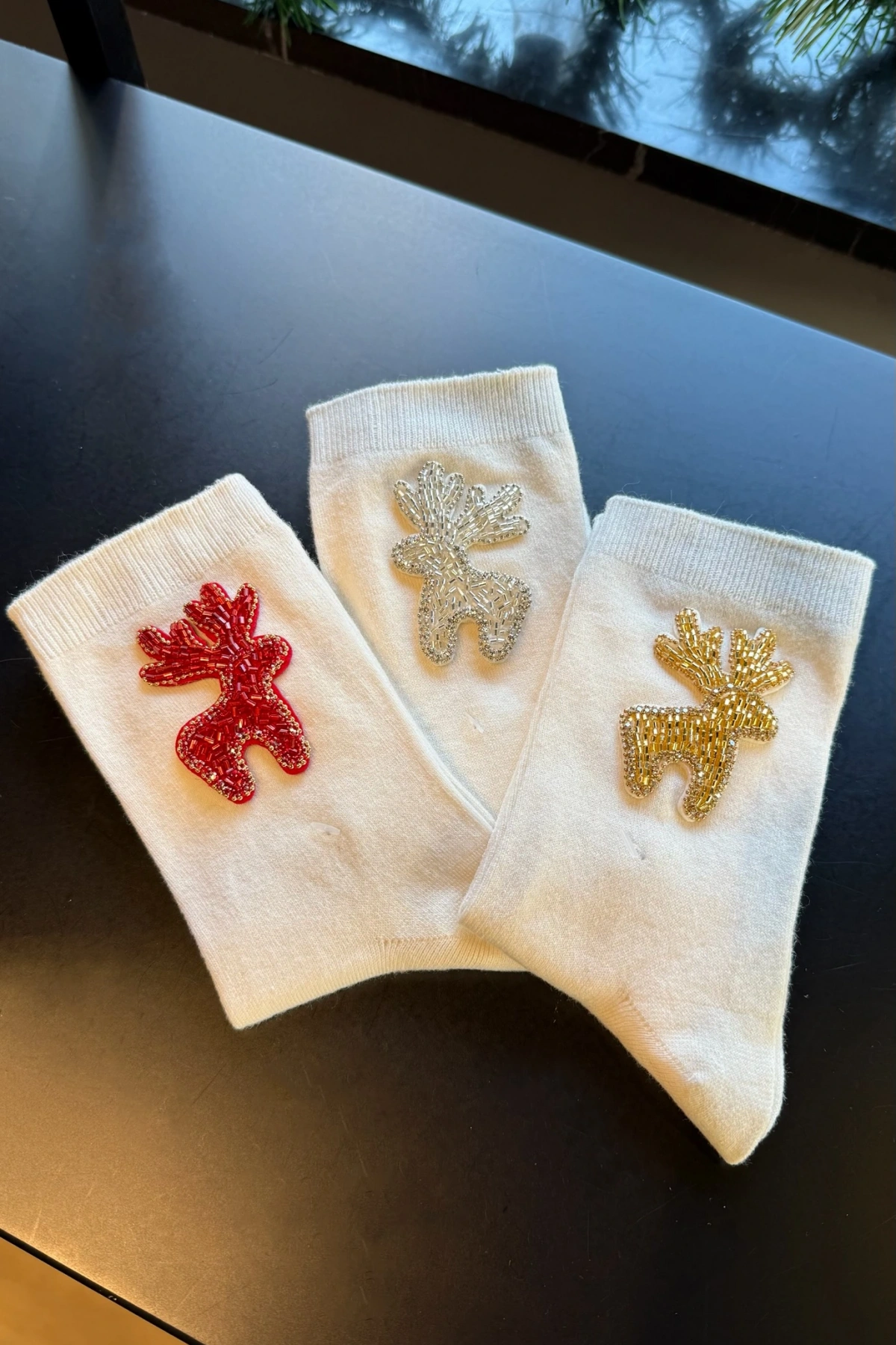 Krem Renk Boncuklu Geyik İşlemeli Cotton Çorap