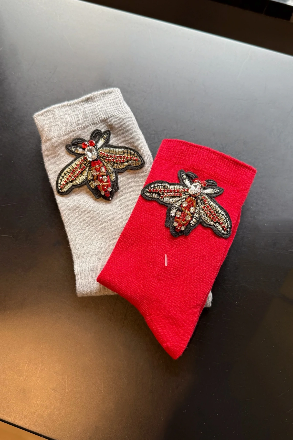 Taşlı Kırmızı Kelebek İşlemeli Cotton Çorap