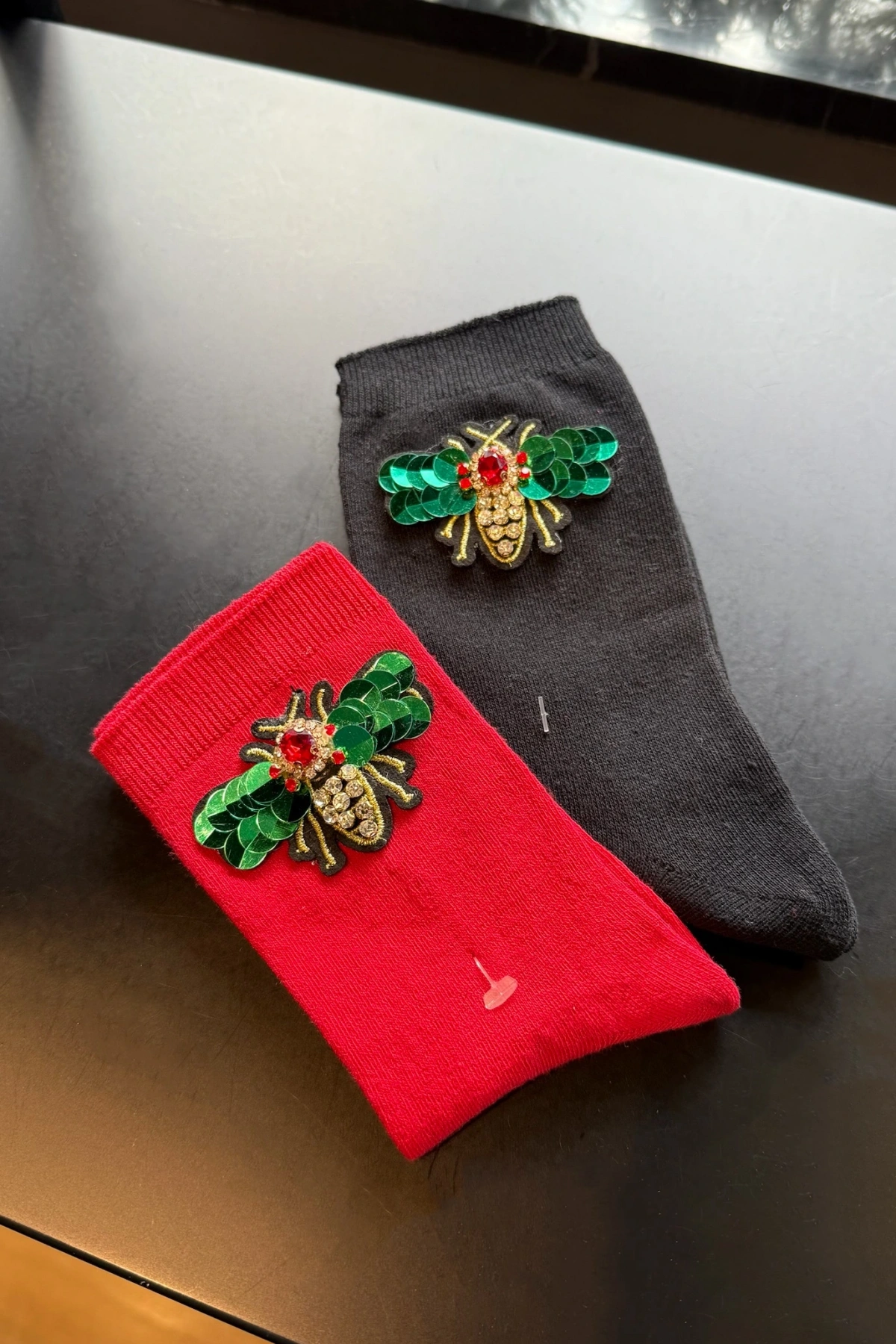 Taşlı Pullu Arı İşlemeli Cotton Çorap