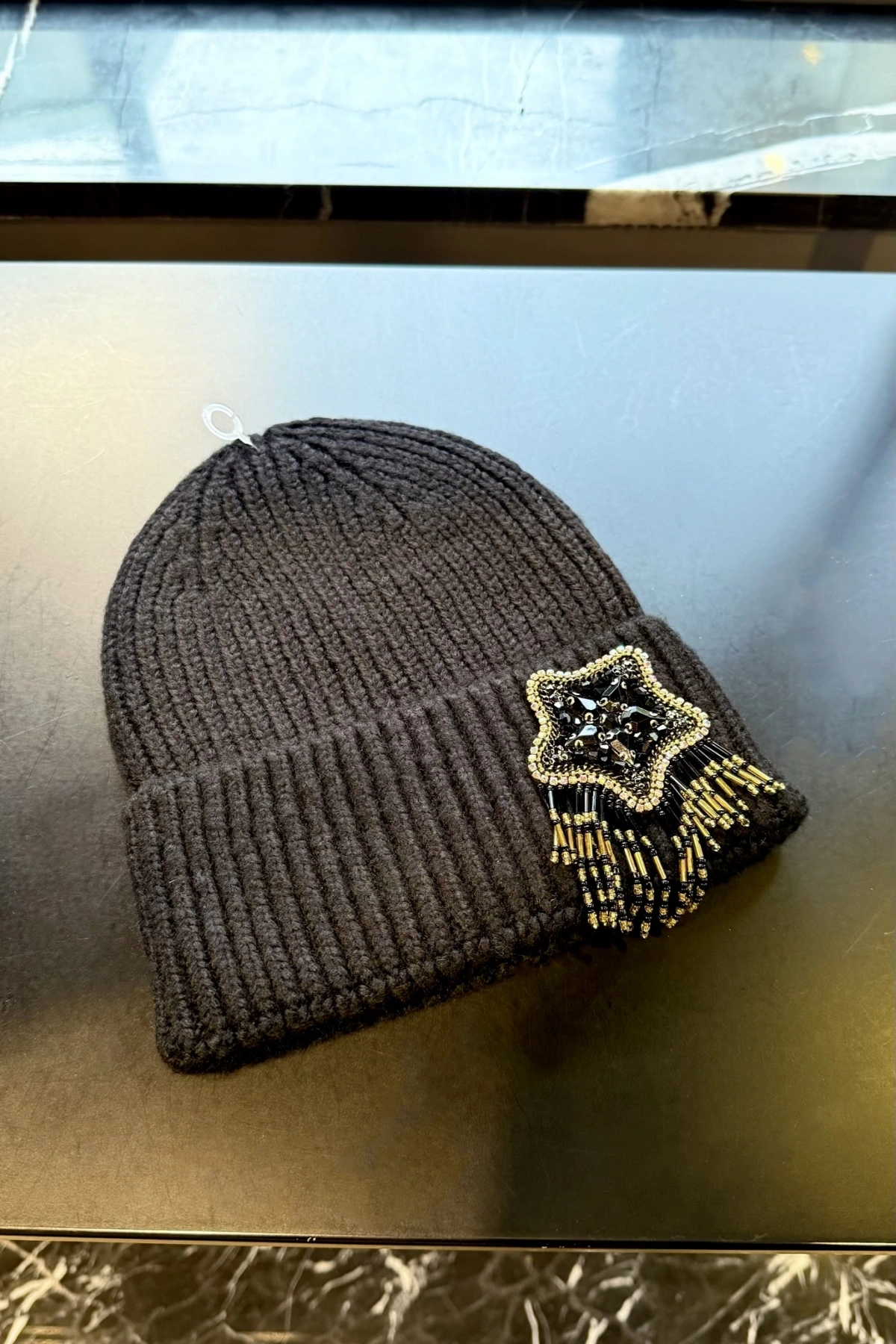 Yıldız Taşlı Püsküllü Siyah Bere