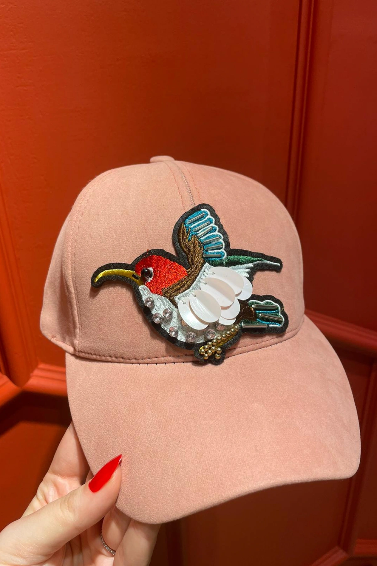 Edas Taşlı Kuş İşlemeli Pudra Renk Süet Şapka