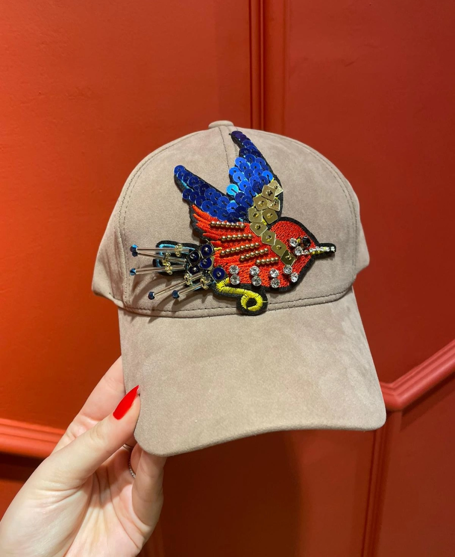 Edas Taşlı Kuş İşlemeli Taş Renk Süet Şapka