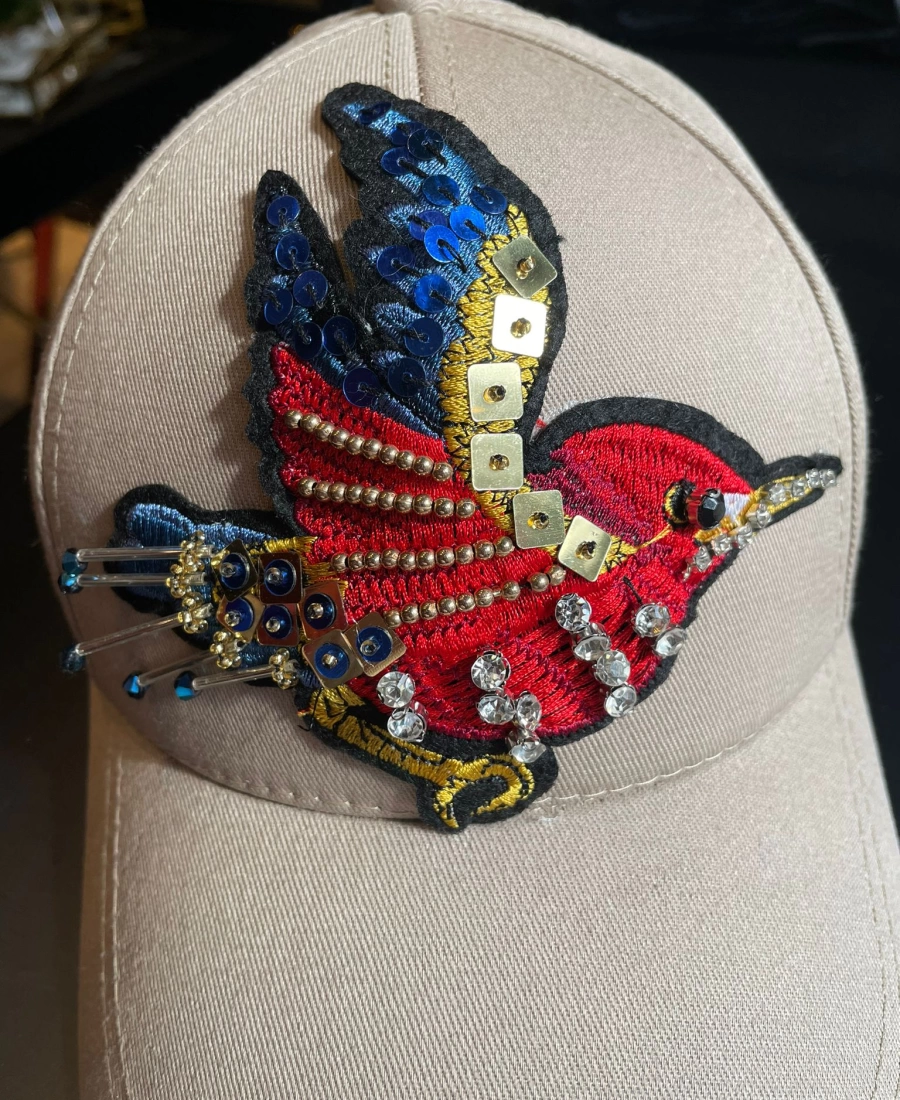 Edas Taş Renk Taşlı Kuş İşlemeli Şapka