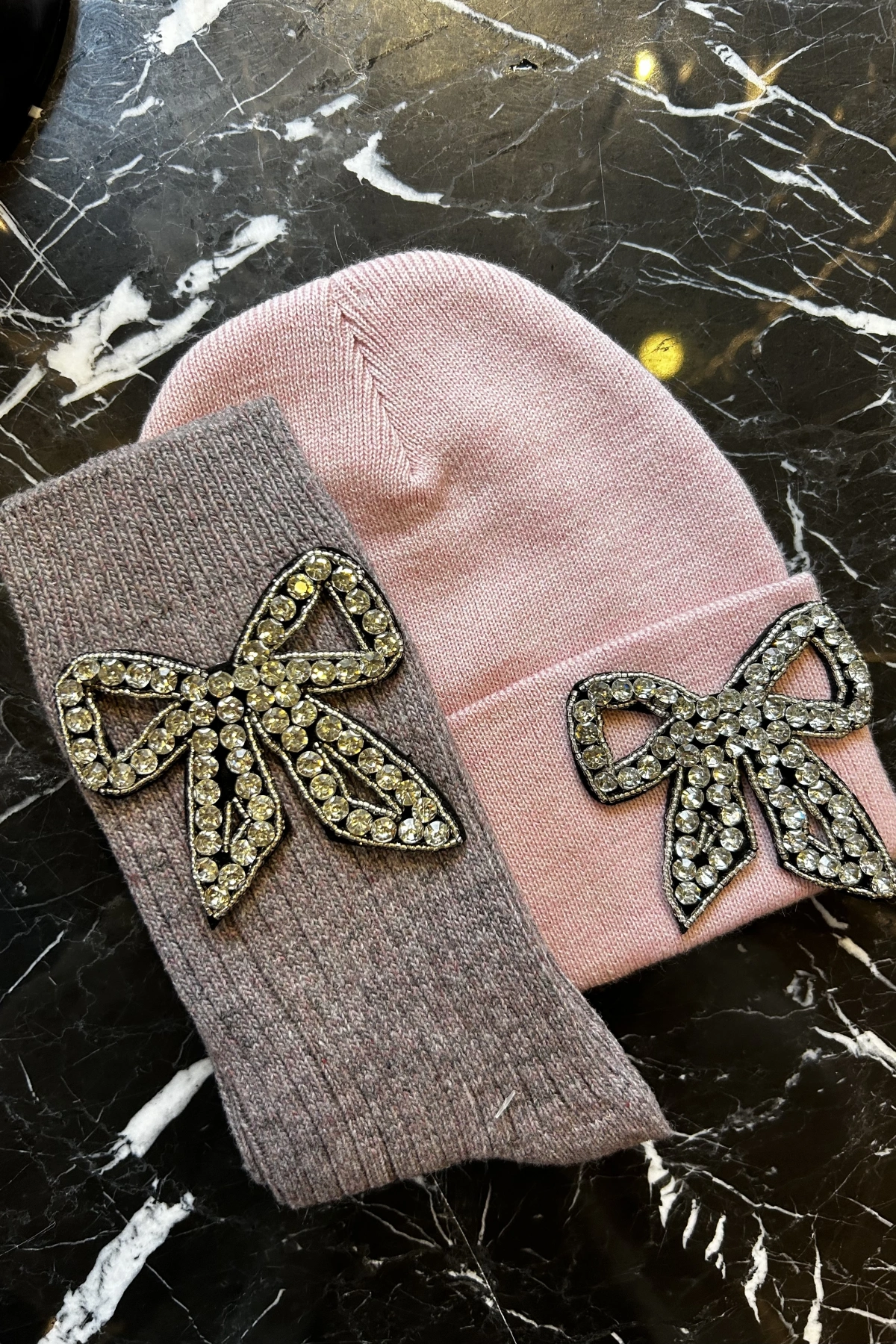 Eda’s Kurdele İşlemeli Kombin Bere&Çorap