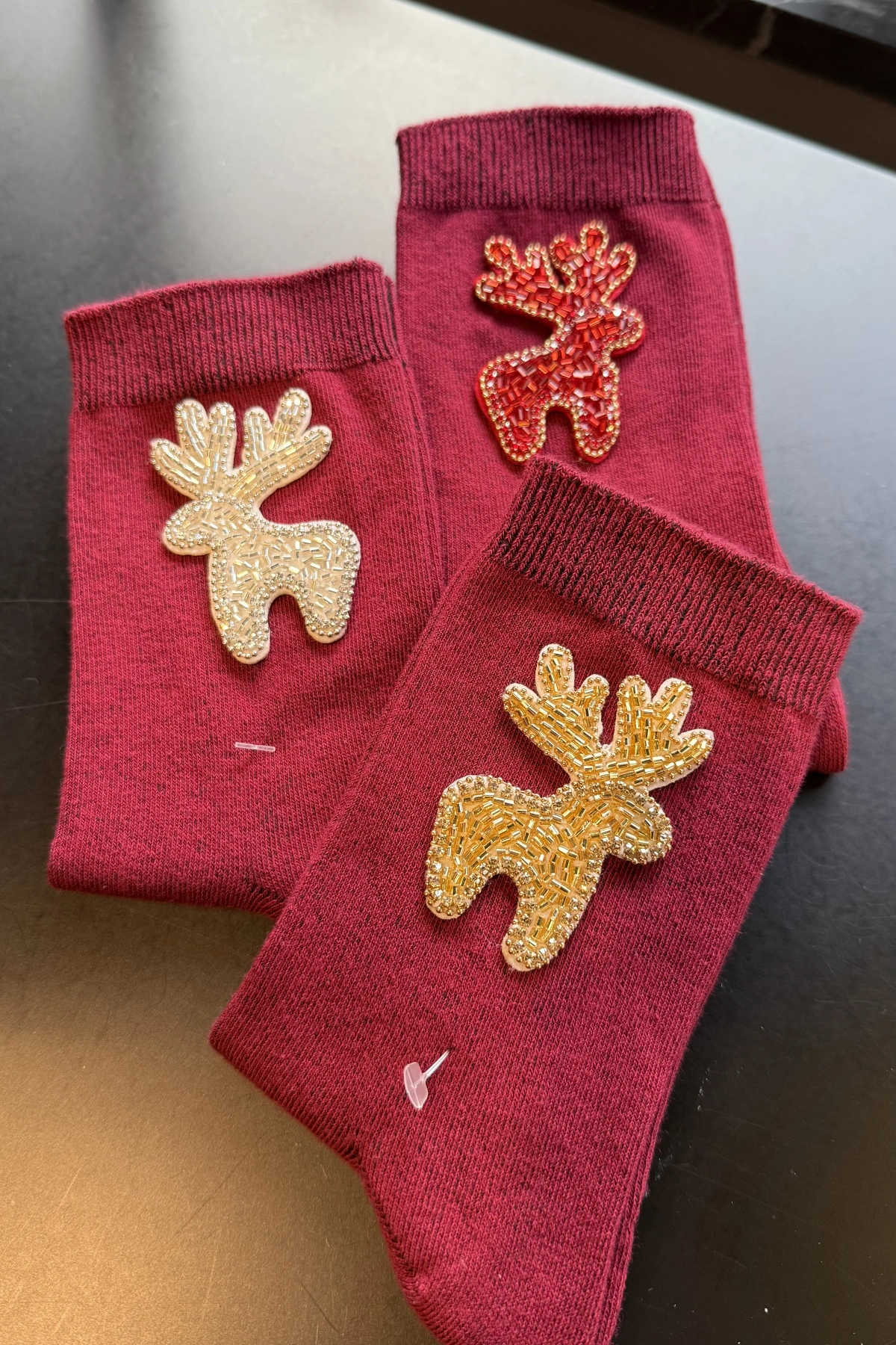 Bordo Boncuklu Geyik İşlemeli Cotton Çorap