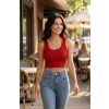 Kadın Kırmızı Kare Yaka Crop Top Bluz – Şık, Rahat ve Kolay Kombinlenebilir