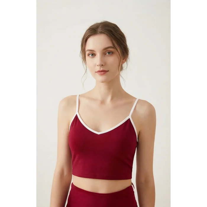 Kadın Bordo Askılı Crop Top ve Şortlu Gecelik Takım – Modern, Konforlu ve Günlük Kombinlere Uygun