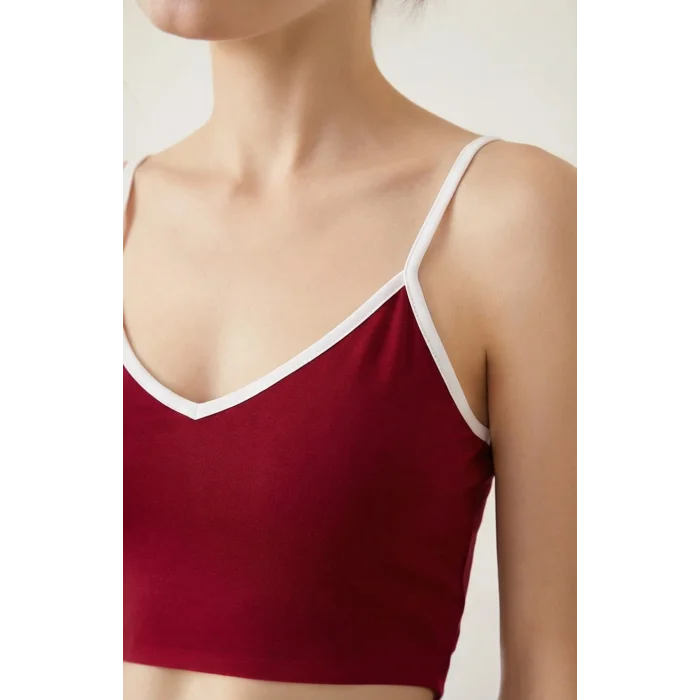 Kadın Bordo Askılı Crop Top ve Şortlu Gecelik Takım – Modern, Konforlu ve Günlük Kombinlere Uygun