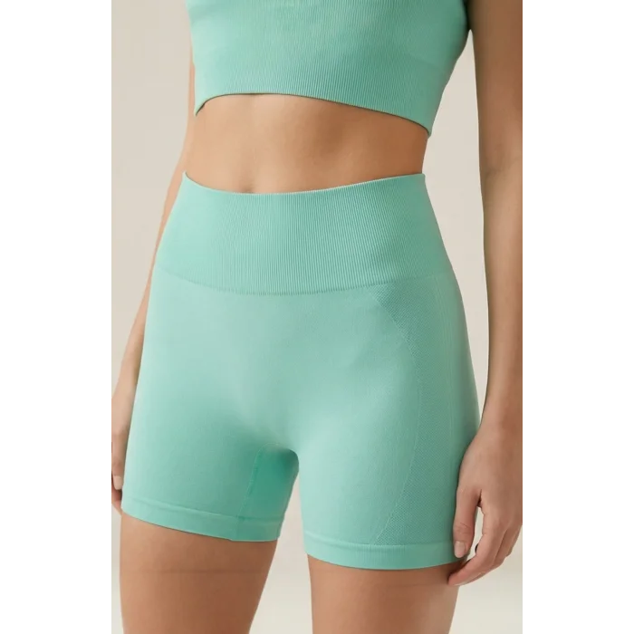 Kadın Açık Mavi Yüksek Bel Çapraz Sırt Detaylı Şortlu Gecelik Takım – Modern, Konforlu ve Günlük Kombinlere Uygun