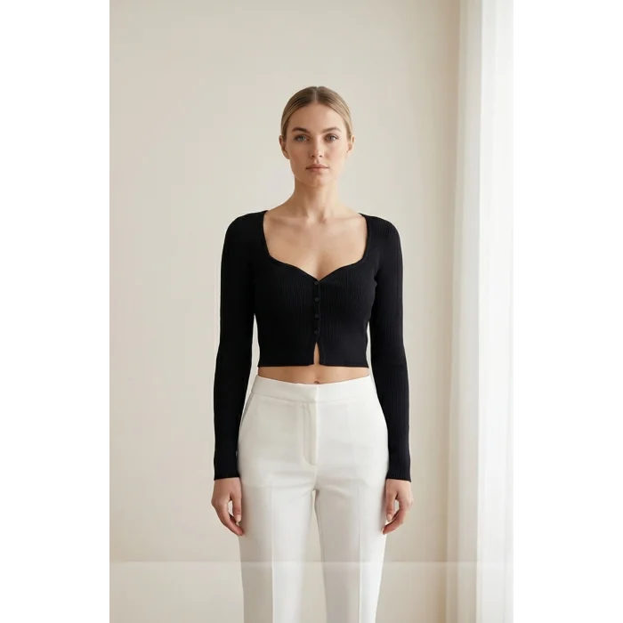 Kadın Siyah Uzun Kollu Düğmeli Göğüs ve Göbek Dekolteli Crop Top Bluz – Şık, Rahat ve Kolay Kombinlenebilir