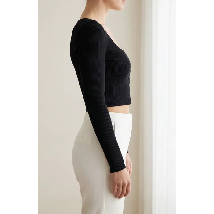 Kadın Siyah Uzun Kollu Düğmeli Göğüs ve Göbek Dekolteli Crop Top Bluz – Şık, Rahat ve Kolay Kombinlenebilir