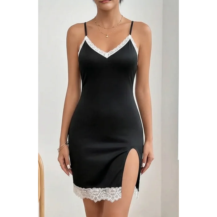 Kadın Siyah Askılı Yırtmaçlı Beyaz Dantelli Gecelik – Modern ve Şık Tasarım