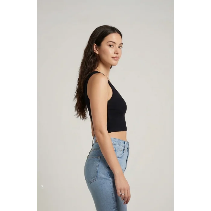 Kadın Siyah Kare Yaka Crop Top Bluz – Şık, Rahat ve Kolay Kombinlenebilir