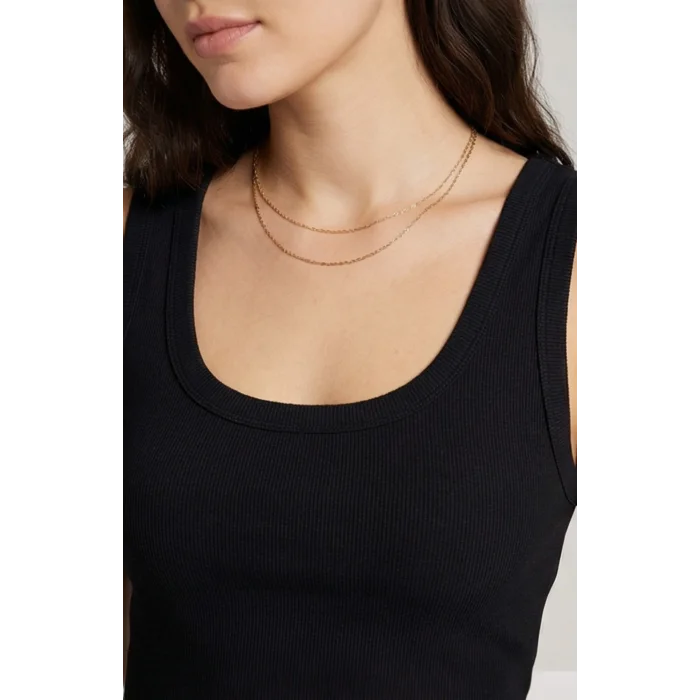 Kadın Siyah Kare Yaka Crop Top Bluz – Şık, Rahat ve Kolay Kombinlenebilir