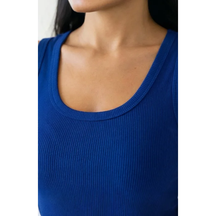 Kadın Lacivert Kare Yaka Crop Top Bluz – Şık, Rahat ve Kolay Kombinlenebilir