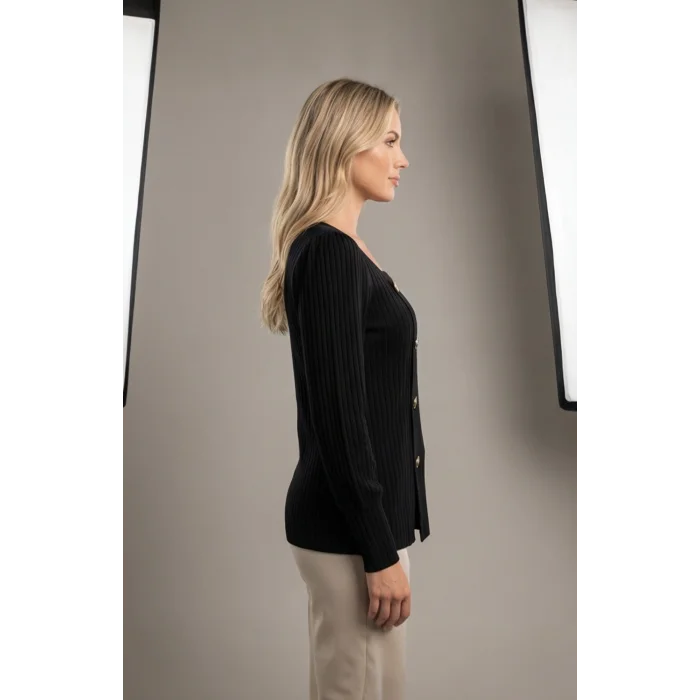 Kadın Uzun Kollu Düğmeli Mevsimlik Bluz – Yumuşak Dokulu, Esnek ve Sıcak Tutan Kumaş