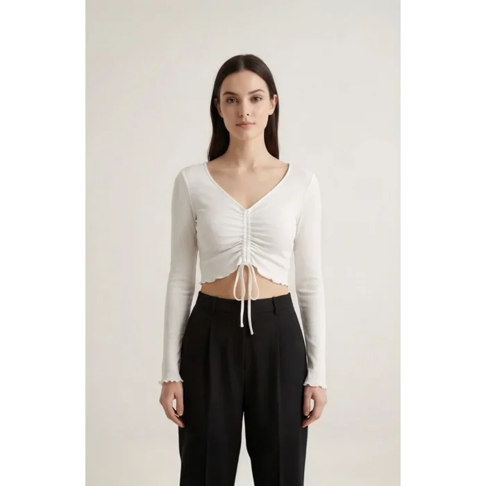 Kadın Beyaz Uzun Kollu Büzdürme Bağcık Detaylı Crop Top Bluz – Şık, Rahat ve Kolay Kombinlenebilir