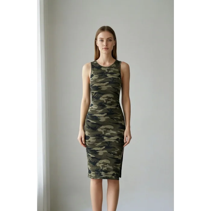 Kadın Kamuflaj Desenli Yırtmaçlı Diz Altı Vücüdu Saran Gecelik – Modern ve Şık Tasarım