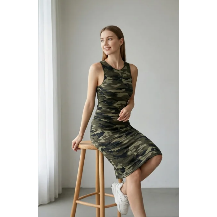 Kadın Kamuflaj Desenli Yırtmaçlı Diz Altı Vücüdu Saran Gecelik – Modern ve Şık Tasarım