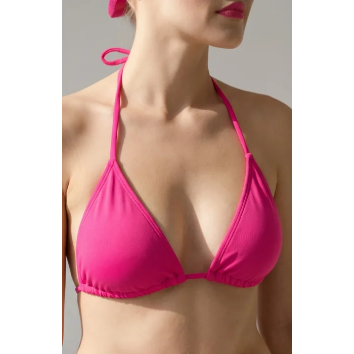 Kadın Siyah ve Fuşya Minimal Kesim Üçgen Bikini Üstü – Modern ve Şık Tasarım