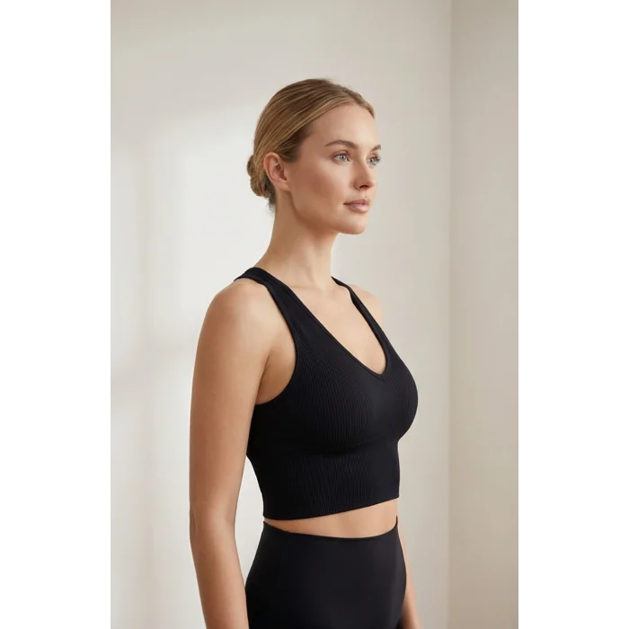 Kadın Siyah Derin Göğüs Dekolteli Şık Crop Top Bluz – Şık, Rahat ve Kolay Kombinlenebilir