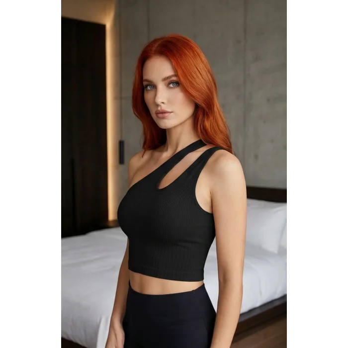 Kadın Siyah Tek Omuz Cut Out Detaylı Crop Top Bluz – Şık, Rahat ve Kolay Kombinlenebilir