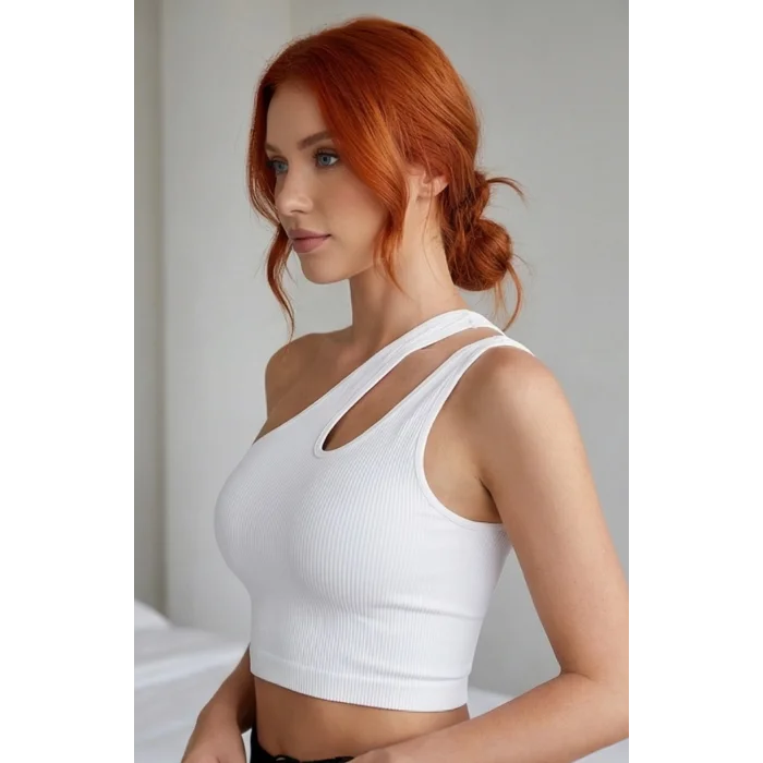 Kadın Beyaz Tek Omuz Cut Out Detaylı Crop Top Bluz – Şık, Rahat ve Kolay Kombinlenebilir