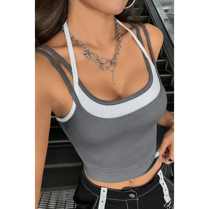 Kadın Antrasit Gri Beyaz Çift Renk Çapraz Askılı Crop Top Bluz – Şık, Rahat ve Kolay Kombinlenebilir