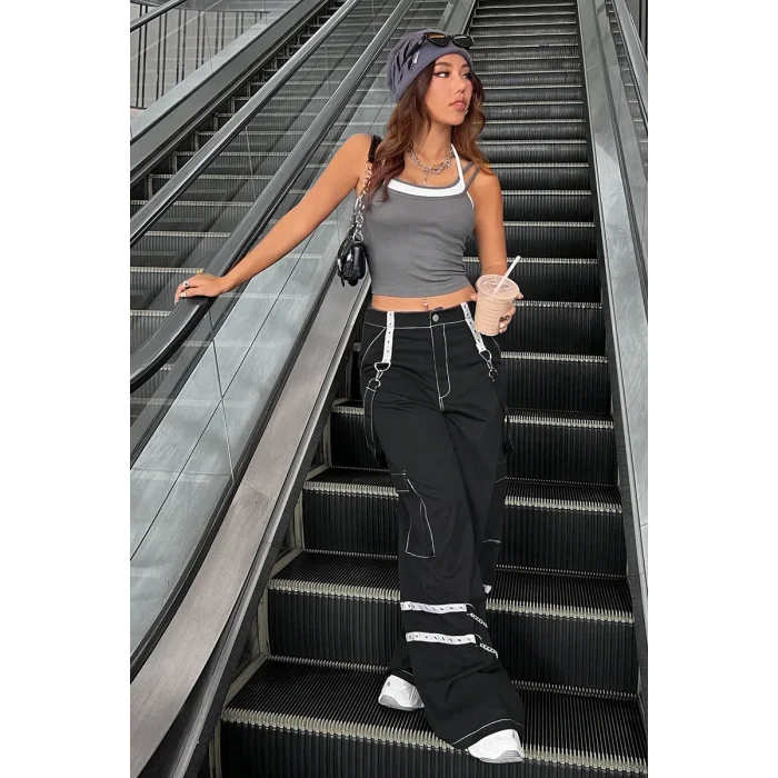 Kadın Antrasit Gri Beyaz Çift Renk Çapraz Askılı Crop Top Bluz – Şık, Rahat ve Kolay Kombinlenebilir
