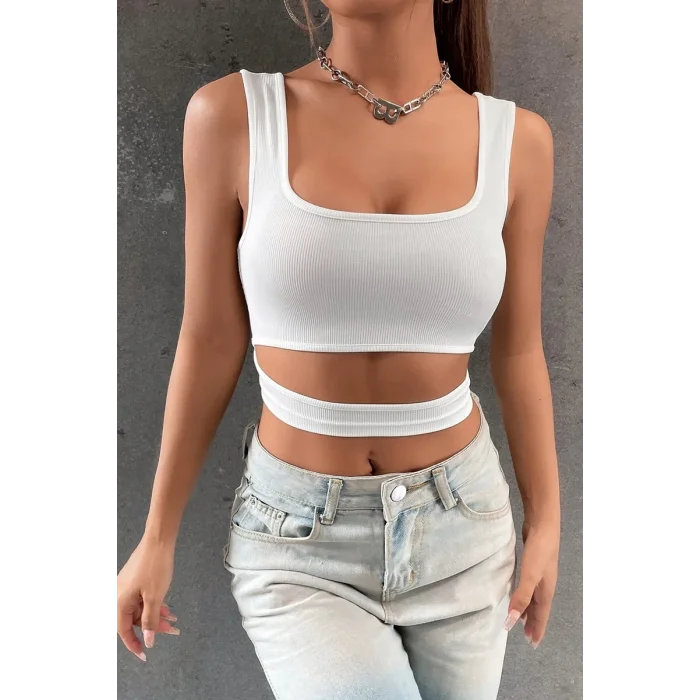 Kadın Beyaz Göbek Dekolteli Crop Top Bluz – Şık, Rahat ve Kolay Kombinlenebilir