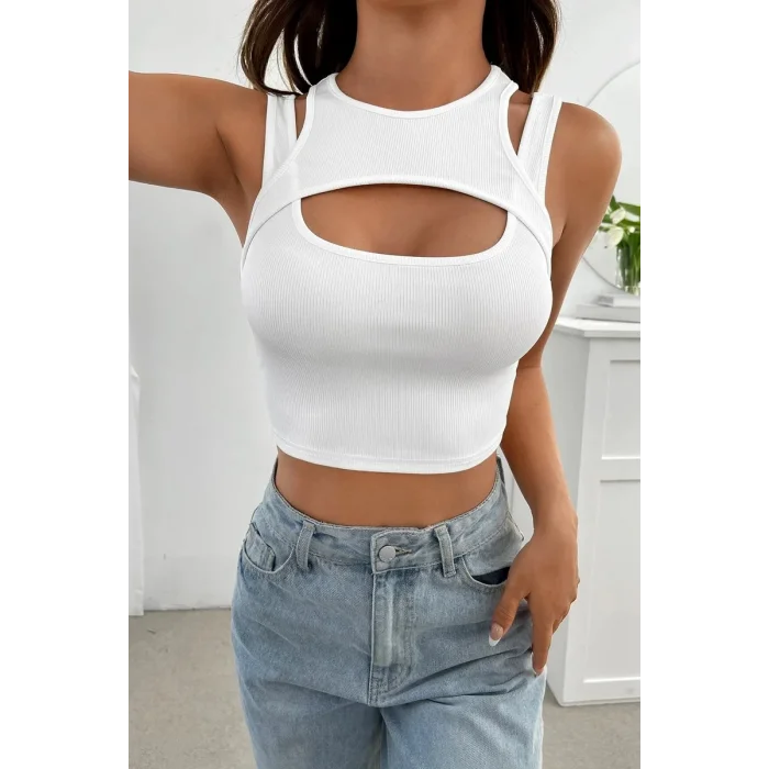 Kadın Beyaz Kalın Askılı Cut Out Dekolteli Crop Top Bluz – Şık, Rahat ve Kolay Kombinlenebilir
