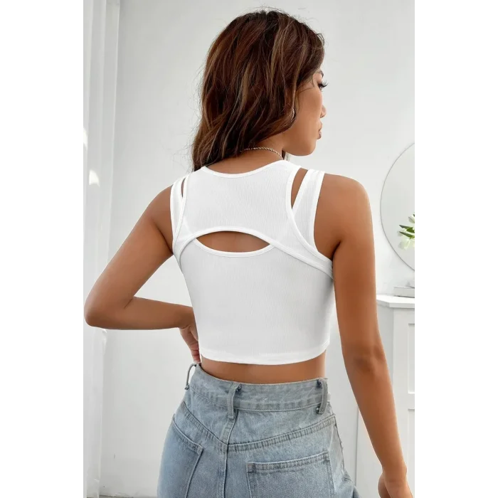 Kadın Beyaz Kalın Askılı Cut Out Dekolteli Crop Top Bluz – Şık, Rahat ve Kolay Kombinlenebilir