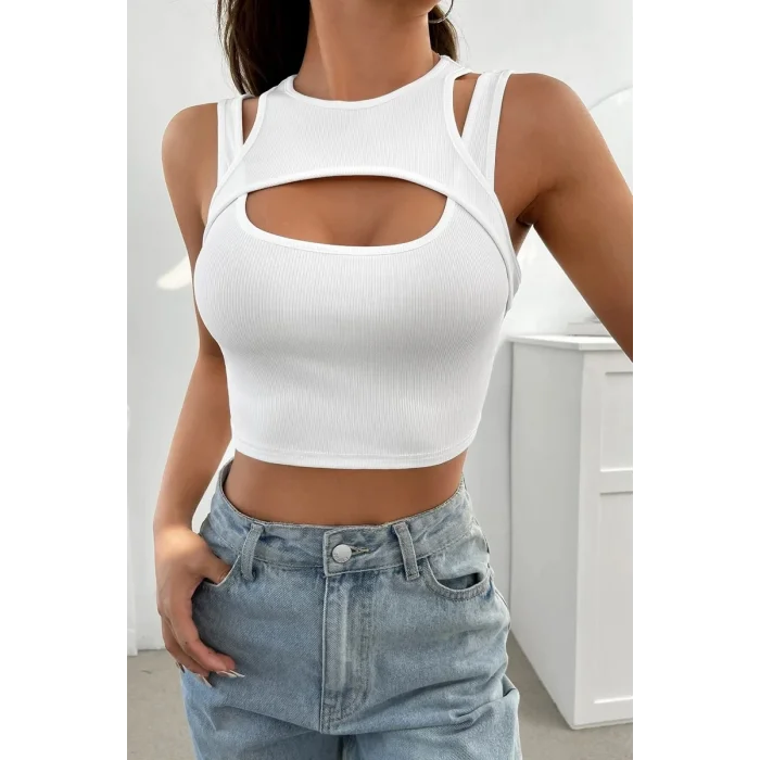 Kadın Beyaz Kalın Askılı Cut Out Dekolteli Crop Top Bluz – Şık, Rahat ve Kolay Kombinlenebilir