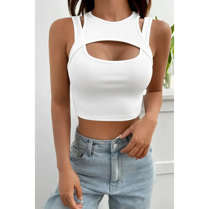 Kadın Beyaz Kalın Askılı Cut Out Dekolteli Crop Top Bluz – Şık, Rahat ve Kolay Kombinlenebilir