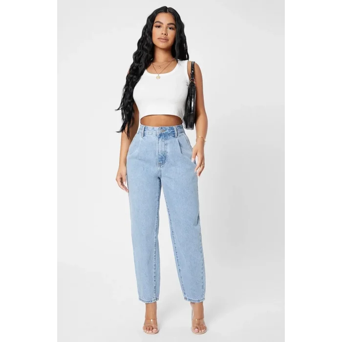 Kadın Beyaz Kare Yaka Crop Top Bluz – Şık, Rahat ve Kolay Kombinlenebilir