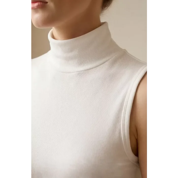 Kadın Beyaz Kolsuz Balıkçı Yaka Basic Bluz