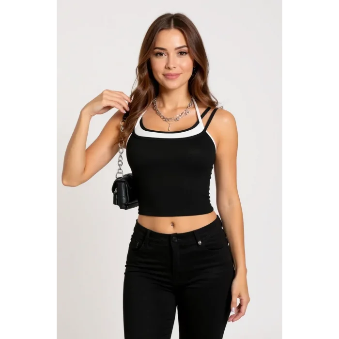 Kadın Beyaz Siyah Çift Renk Çapraz Askılı Crop Top Bluz – Şık, Rahat ve Kolay Kombinlenebilir