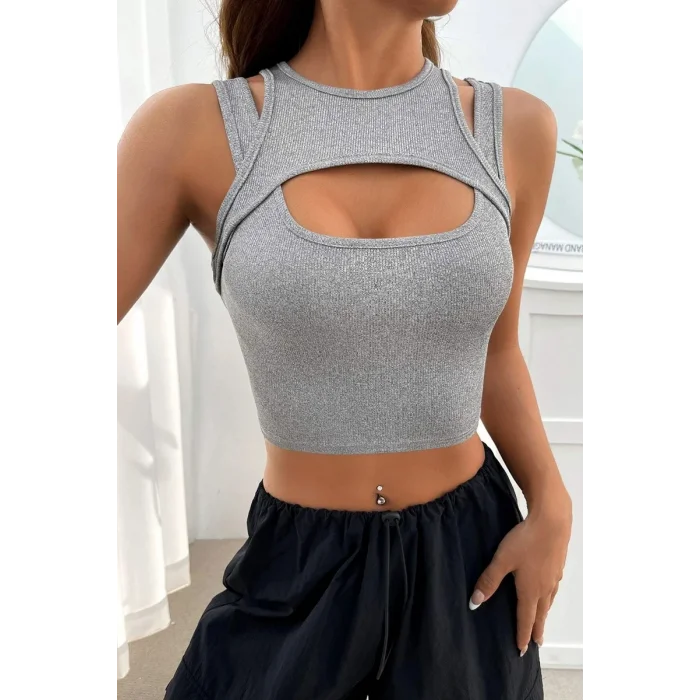 Kadın Gri Kalın Askılı Cut Out Dekolteli Crop Top Bluz – Şık, Rahat ve Kolay Kombinlenebilir