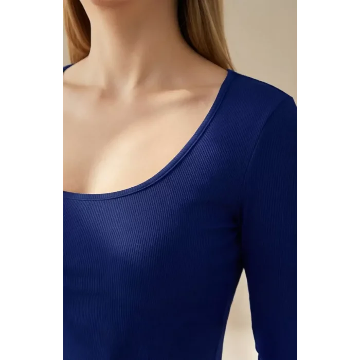Kadın Mavi Uzun Kol Kare Yaka Crop Top Bluz – Şık, Rahat ve Kolay Kombinlenebilir