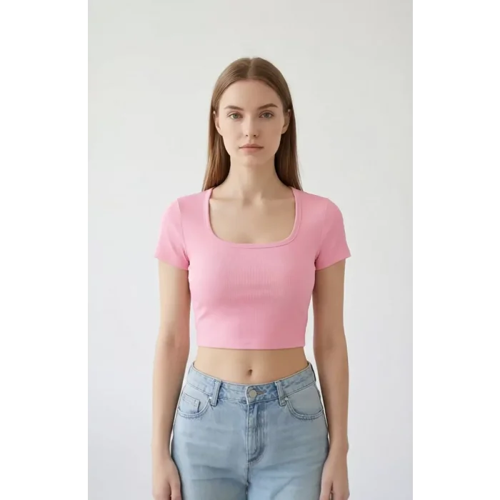 Kadın Pembe Yarım Kol Düz Yaka Crop Top Bluz – Şık, Rahat ve Kolay Kombinlenebilir