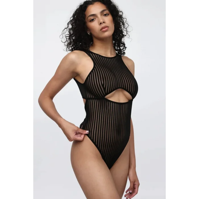 Kadın Siyah Cut-Out Detaylı Transparan Çizgili Gecelik – Modern ve Şık Tasarım