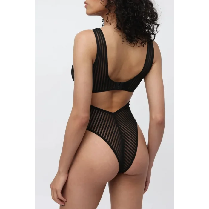 Kadın Siyah Cut-Out Detaylı Transparan Çizgili Gecelik – Modern ve Şık Tasarım