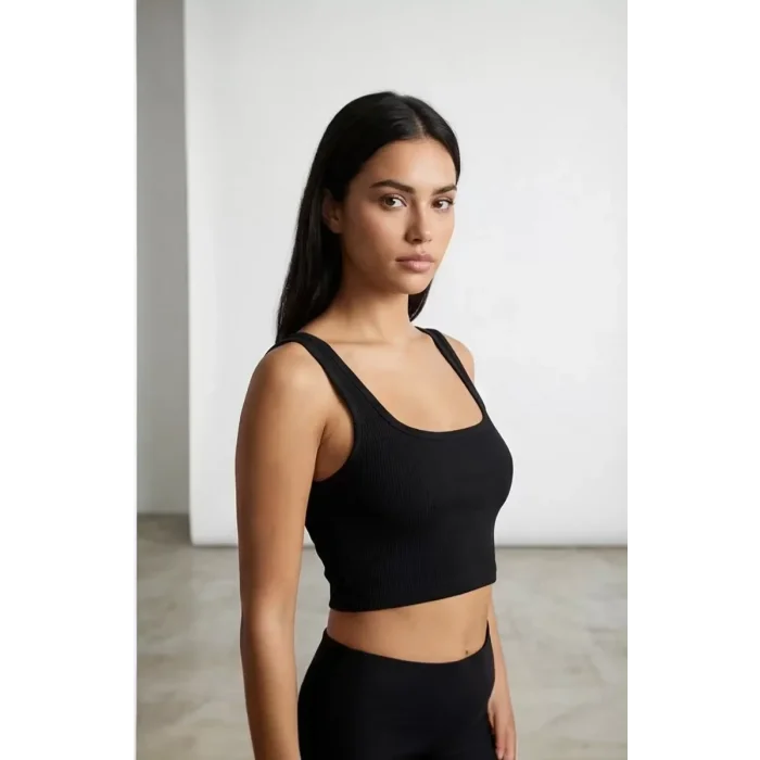 Kadın Siyah Kalın Askılı Crop Top Büstiyer – Modern ve Şık Tasarım