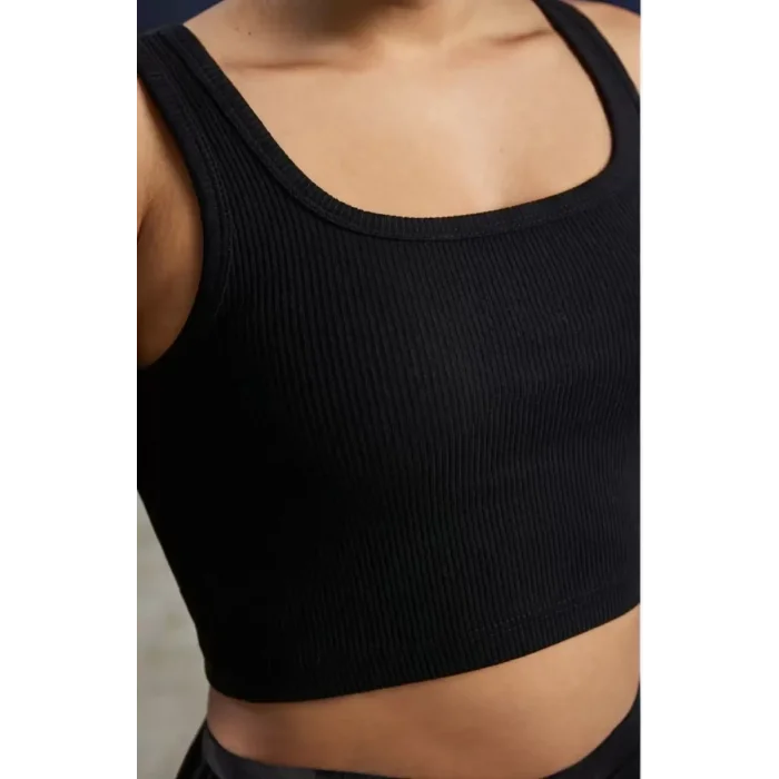 Kadın Siyah Kalın Askılı Crop Top Büstiyer – Modern ve Şık Tasarım