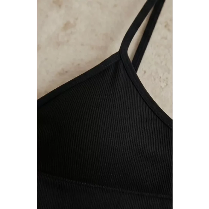 Kadın Siyah Kapsız Sırtı Açık Crop Top Bluz – Şık, Rahat ve Kolay Kombinlenebilir