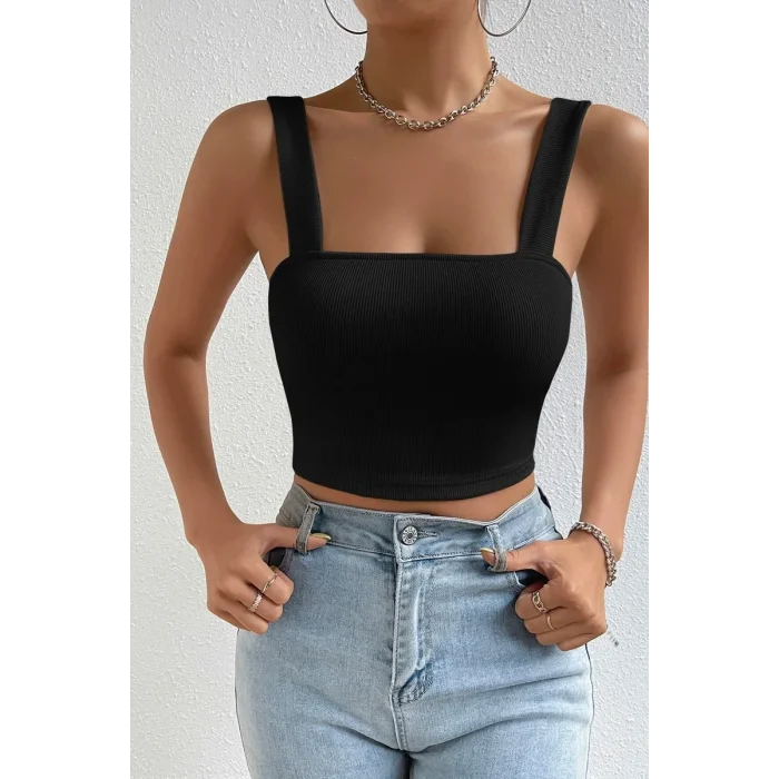 Kadın Siyah Kare Yaka Kalın Askılı Dekolteli Crop Top Bluz – Şık, Rahat ve Kolay Kombinlenebilir