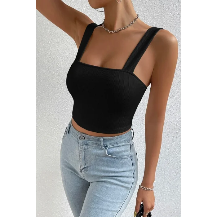Kadın Siyah Kare Yaka Kalın Askılı Dekolteli Crop Top Bluz – Şık, Rahat ve Kolay Kombinlenebilir
